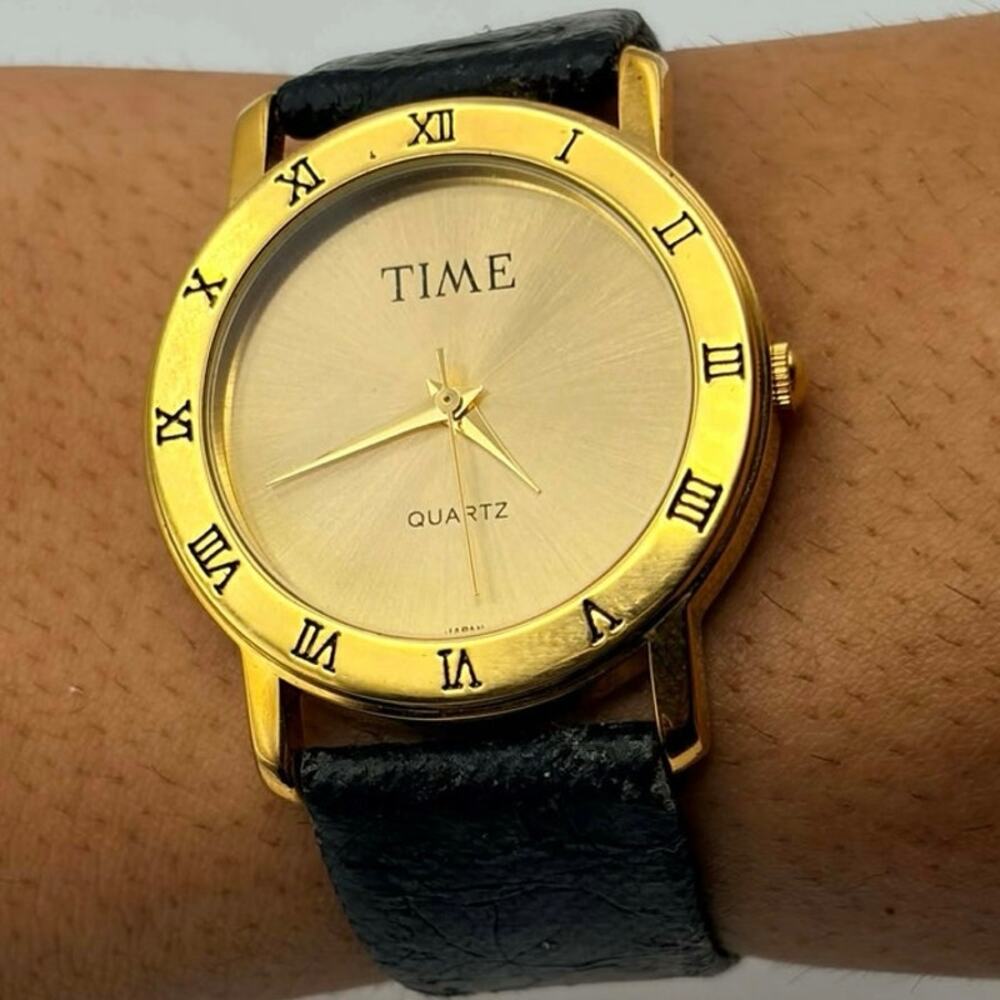 Vintage Gold & Black Men's Time Watch